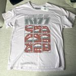 NEW WORLD Medium Kiss Lips Oversized Crew Neck‎ Short Sleeve Graphic T Photo 1