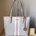 Michael Kors Purse Photo 0