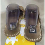 Yellow Box  Women’s 9M Hubba Brown Leather‎ Moccasin Style Flats Rhinestones FLAW Photo 4