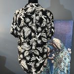 C&C California Size M Floral Button Down Photo 6