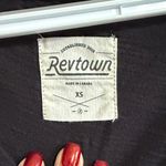 RevTown Black V Photo 2