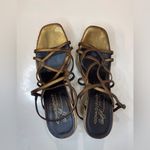 Donald J. Pliner Women’s Shaba Bronze Straps Platform Wedge Sandals Size 7.5 Gold Photo 2