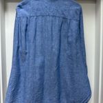 Ll bean Women’s linen Blue chambray Button Photo 3