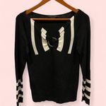 Adrienne Vittadini Groovy Y2K twisty O Ring black white sweater Adrienne Vitaddini Photo 2
