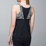 Lululemon Run: Ta Ta Topper Black/White Palm (Size 4) Photo 2