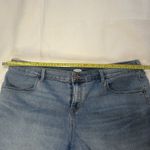 Old Navy Old‎ Navy Women's Plus Size 18 Light Blue Wash Denim Cuffed Shorts 3.5 In Inseam Photo 2