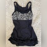 Lululemon Run: Ta Ta Topper Black/White Palm (Size 4) Photo 1