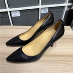 Michael Kors  Classic Pointed Toe Pumpe Black Women's Heels Photo 3