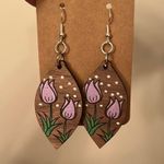 Handmade NWT Wooden Floral Purple and White Floral Tulip Earrings Photo 1