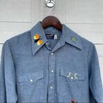 Wrangler  Unisex Women’s Chambray Embroidered Shirt Pearl Snap Small Photo 3