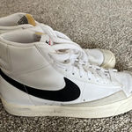 Nike  Blazer Mid Women’s 77 Photo 0