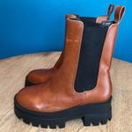 Gianni Bini  Downtown Lug Sole Chelsea Boots Women’s Size 6 Tan Leather Platform Photo 4