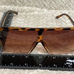 Oversized Brown Square Sunglasses Photo 9