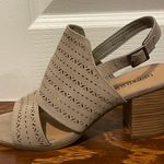 Dept 222 Women’s Laser Cut Design Vamp Block Heel Shoes Taupe Size 9 Photo 3
