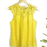 Laundry by Shelli Segal sunny yellow lace sleeveless top button back size small Photo 0