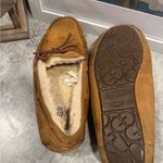 UGG  Australia Women's Dakota 5612 Chestnut Sheepskin Moccasins Slippers Sz 8 Photo 6