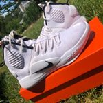 Nike Hyperdunk Basketball Shoes Photo 0