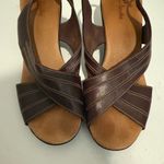 Clarks Slingback Criss Cross Strap Dress Sandals Brown Leather Peep Toe Size 10 Photo 2