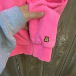 Teddy Fresh  Friendship Bracelet Spellout Cropped Hoodie – Hot Pink Small Photo 2