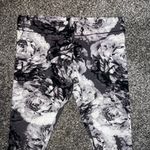 Mixit  Women’s Floral Print Leggings Size Large Black White Gray Stretch Cotton Photo 5