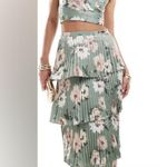 Abercrombie & Fitch co-ord tiered floral print satin maxi skirt in green Photo 3