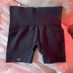 Set Active Shorts Photo 1