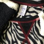 Sleep Chic Sleep New Medium Shirt & Cozy Socks White Photo 3