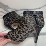 Vince Camuto Women's Gray/Black Leopard Calf Hair Kevia Peep-Toe Booties Sz 9 Photo 6