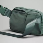Lululemon EVERYWHERE BELT BAG tidewater teal. Photo 5