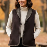 Orvis  Chocolate Brown Faux Suede Shearling Sherpa Vest‎ Toggle Closure Women M Photo 0