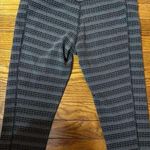 Nike Dri-Fit Legend Women's Black/Gray Zig Dot Capri Leggings Size Medium Photo 2