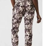 Athleta ‘Salutation’ Printed Jogger Women Size Medium Floral Tie Dye Black White Photo 1