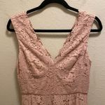 Vera Wang  Dusty Pink Double V-Neckline Lace Knee Length Dress Size 6 Photo 3