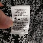 Everleigh NWT Sleeveless Black White Floral Sharkbite Tank Top Size Medium Photo 11