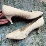 Vintage NOS Corsina embroidered fabric bone evening pumps, size 9.5M Photo 5