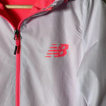 New Balance NWT  Women's Small Long Sleeve Full Zip Hooded Raincoat Jacket Pink Photo 8