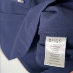FIGS  Accra Limited Scrub Top Navy Blue Feather Print Size XS Photo 4