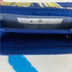 Vera Bradley NWT  Rain Forest Leaves ReActive RFID Compact Crossbody Photo 3