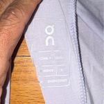 RUNNING ON CLOUD Active T Breathe Lilac Tee Shirt Short Sleeve Purple Small Photo 5