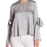 Topshop Crinkled Moth Print Bell Sleeve
Blouse Top Photo 0
