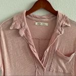 Free People We the Free  The Posh Tee Pink Collar Linen Blend V Neck Top XS Photo 6