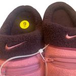Nike  Burrow Women's Slippers Pink Berry Sherpa Zip Pockets Size 9 DR8883 600 Photo 6
