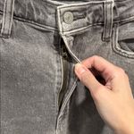 Abercrombie & Fitch Abercrombie High Rise Mom Jeans in light grey wash size 28/6 Photo 2