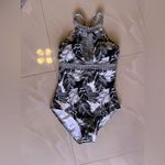 Catalina Women's High Neck Keyhole One Piece Swimsuit Size Small Black/White Photo 4
