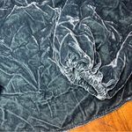 Evereve  Women’s Yana Velvet Ruffle Top in Blue Size S NEW Smocked Blouse Boho Photo 4