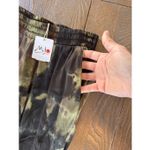 NWT Mijo by Michelle Jonas Silk Green Camo Joggers Size Small Photo 2