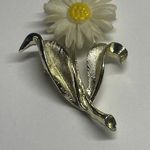 Vintage Signed Costume Brooch Pin Gold Tone / White Daisy Flower Sarah Coventry Photo 2