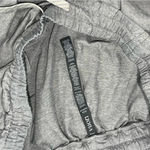 Vuori Halo Performance Shorts Womens Medium Pale Gray Heather Photo 4