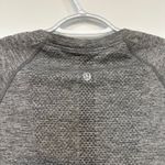 Lululemon  Womens Cropped Swiftly Top 6 Athletic Long Sleeve Solid Gray Logo Photo 6