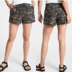 Athleta  Camo Farallon Pull On Shorts - NWT Photo 1